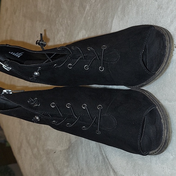 Women's Size 9M Shoes excellent condition - Picture 2 of 6